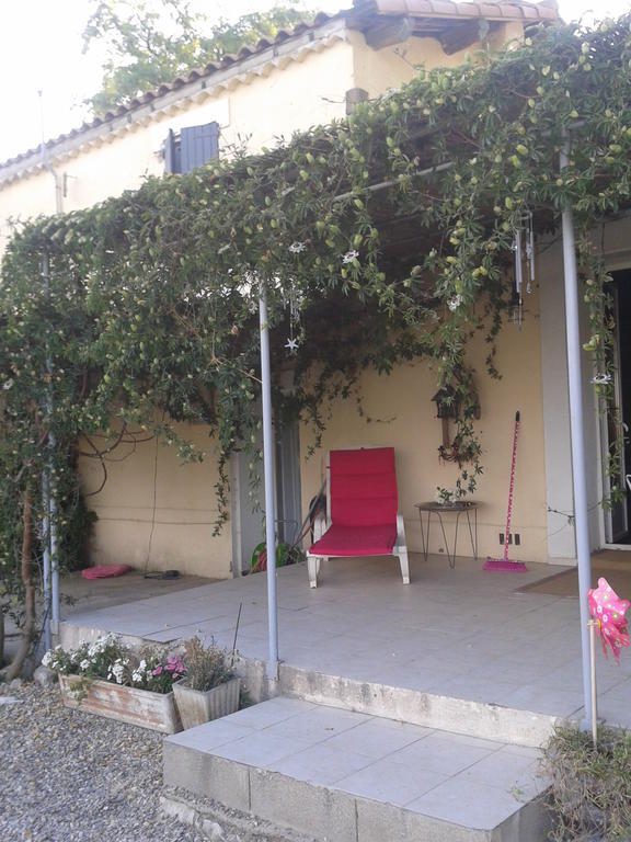 Aux Roses De L'Etang Hotel Capestang Exterior photo